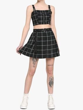 Hot Topic Black & White Plaid Pleated  Womans Skirt Grommet Belt Medium Gothic